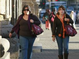 Un trabajador de oficina gasta sólo 1.8 kilocalorías por minuto, diez veces menos que un minero o un campesino. EL UNIVERSAL  /