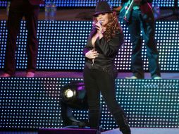 Minutos antes de concluir el concierto, Jenni Rivera expresó su pesar por la muerte del hijo de Joan Sebastian. E. PACHECO  /