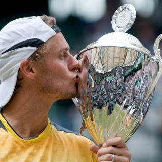 Hewitt sorprende venciendo a Federer