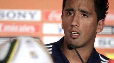 Lucas Barrios, durante una conferencia de prensa en Sudáfrica. AP  /