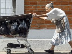 Las personas de la tercera edad en condiciones de pobreza son un grupo vulnerable a sufrir tratos discriminatorios. ARCHIVO  /