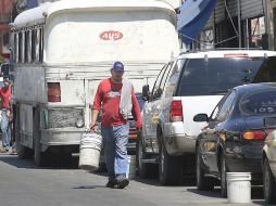 Cuando no se garantiza el uso libre de las calles, permite que los “viene viene” extorsionen a los ciudadanos. ARCHIVO  /