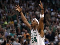 Paul Pierce celebra la victoria ante los Lakers en el quinto juego de la Final de la NBA. REUTERS  /