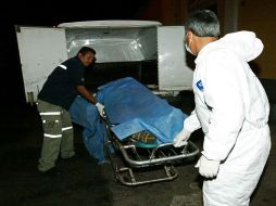 Personal del IJCF se encargó del levantamiento del cuerpo. ARCHIVO  /