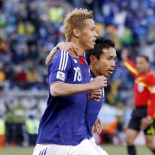 Japón sorprende a Camerún