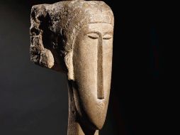 La imagen muestra la escultura de piedra caliza Tête, del escultor y pintor italiano Amadeo Modigliani. CASA DE SUBASTAS CHRISTIE'S  /