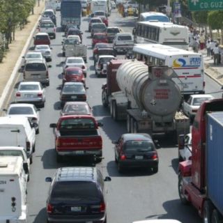 Registra López Mateos intenso congestionamiento vial