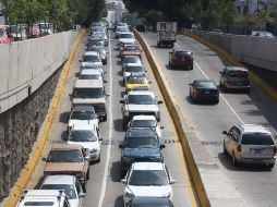 La lluvia de anoche causó estragos en las principales vialidades metropolitanas durante el día. A HINOJOSA  /
