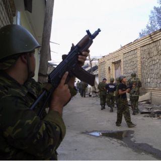 Violencia en Kirguistán disminuye; piden a Rusia fuerzas de paz