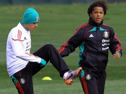 Los jugadores del Tricolor, Giovani dos Santos (der.) y Javier Chícharo Hernández durante el entrenamiento. NTX  /