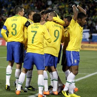Brasil cumple en su debut