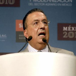 Encabeza Gómez Mont homenaje a 15 policías federales caídos