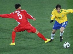 El brasileño Kaká es uno de los jugadores que más “twittea” con sus seguidores. AFP  /