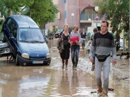 Unas mil 200 personas tuvieron que pasar la noche en refugios. AFP  /