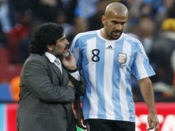 Diego Armando Maradona afirmó en rueda de prensa que Verón quedará fuera el próxomi jueves. AFP  /