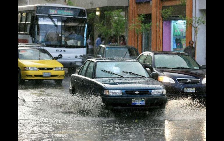 Señalan que la falta de visibilidad y de adherencia al piso en las llantas puede poner en riesgo la integridad de las personas. ARCHIVO  /