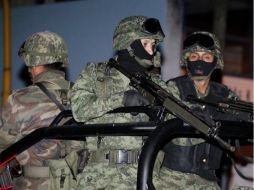 Elementos de la Armada de México acordonaron la zona y evitaron el paso a cualquier persona. AP  /