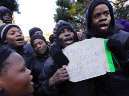 Varios guardias de seguridad se mostraron inconformes por los sueldos que perciben. AFP  /