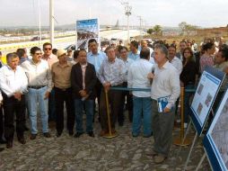 González Márquez aprovechó el evento para proponer a los munícipes sustituir el pavimento asfáltico por concreto hidráulico. ESPECIAL.  /