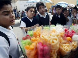 A fin de combatir la obesidad y sobrepeso en estudiantes, la primera medida será reducir el tamaño de las bolsas de frituras. A.GARCÍA  /