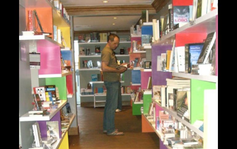 La librería cuenta con un acervo de seis mil títulos. ESPECIAL  /