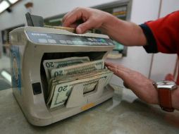 La limitación afecta sobre todo a las personas que no tienen el hábito de usar tarjetas de crédito. ARCHIVO  /