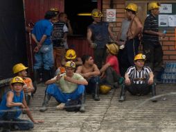 Los trabajos en la mina San Fernando en Colombia se intensifican para rescatar a 72 mineros atrapados luego de una explosión. EFE  /