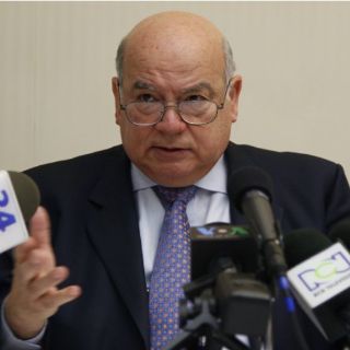 Insulza afirma que la democracia en Venezuela no se impondrá desde fuera