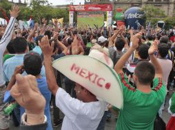 Los tapatíos festejaron el triunfo del partido de la Selección mexicana ante Francia. EL INFORMADOR  S. NÚÑEZ  /