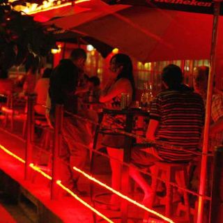 Bares y antros podrán cerrar hasta las 4:00 a.m.