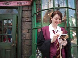 Fanáticos ya disfrutan del parque temático. REUTERS  /