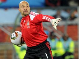 El arquero titular de la Selección mexicana, Óscar El Conejo Pérez. EFE  /