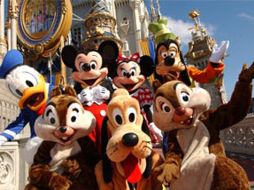 Las nuevas medidas no incluyen a los empleados cuyas medias son parte del traje. ESPECIAL  /