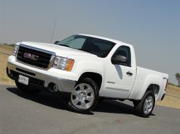 Esta Sierra tiene una carrocería base de su “prima”, la Chevrolet Silverado.  /