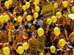 Esta semana, 14 mil estudiantes y personal de universidad protestaron en Kiel, Alemania, contra el paquete de austeridad. EFE  /