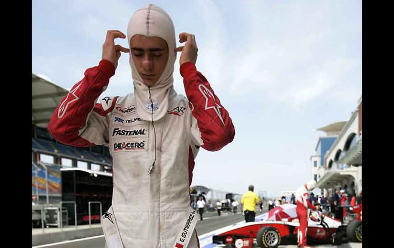 El piloto mexicano Esteban Gutiérrez registró ayer los dos mejores tiempos en Valencia. ESPECIAL  /