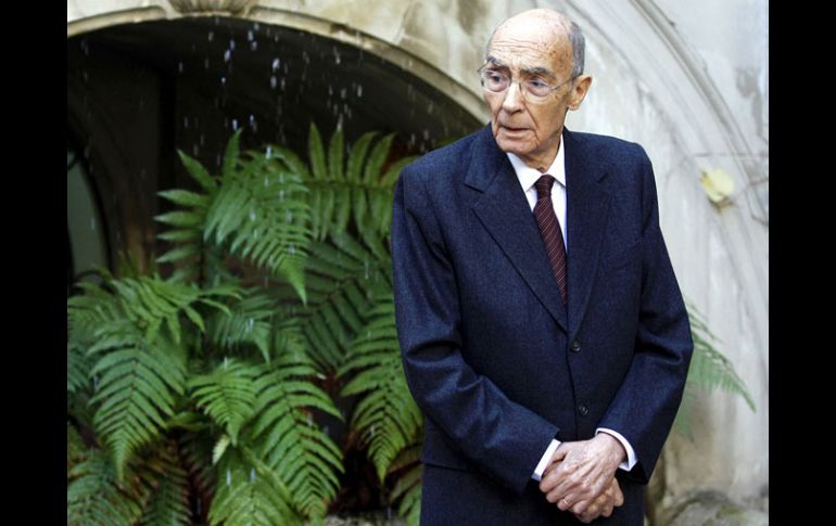 El único autor portugués Premio Nobel de Literatura falleció ayer en su casa de la isla de Lanzarote. ARCHIVO  /