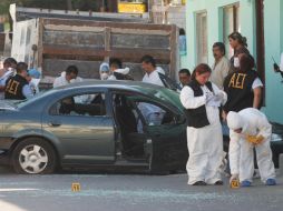 Peritos forenses recogen evidencias en San Pedro Garza García, en donde murieron dos personas ejecutadas. NTX  /