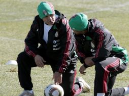 Cuauhtémoc Blanco en entrenamiento para situarse en octavos de final del Mundial de Sudáfrica. EFE  /