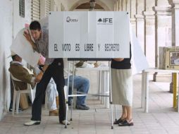 El IFE sesionó de forma urgente cerca de la media noche del viernes donde aprobó el nuevo pautaje. ARCHIVO  /