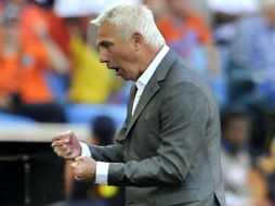 De esta manera celebro el técnico Bert van Marwijk, la victoria de Holanda.  AFP  /