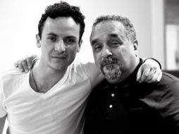 El video alterna imágenes en blanco y negro de los artistas para transmitir nostalgia al espectador. FONSECA.NET  /