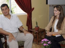 El presidente de Ecuador, Rafael Correa, y la actriz Angelina Jolie. AFP  /