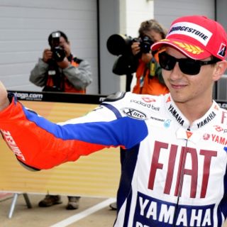 Lorenzo logra la pole en Silverstone