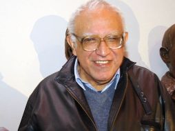 En la imagen el escritor en la ceremonia de la develación de su busto. NTX  /