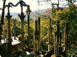 Fantásticas construcciones de impúdico concreto emergen de la lujuriosa selva. ESPECIAL  /