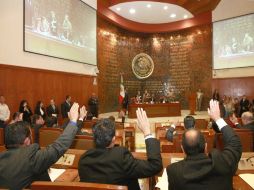 Vista de una sesión del pleno del Congreso. Los diputados analizan todavía el mejor mecanismo para cumplir la transparencia. A. CAMACHO  /