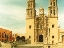 La fachada de la Parroquia de la Virgen de Dolores es de estilo churrigueresco. ESPECIAL  /
