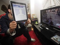 Para algunos expertos, la permanente demanda de la tecnología delata un comportamiento adictivo. EL UNIVERSAL  /