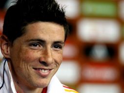 El jugador español, Fernando Torres en rueda de prensa expresó que su equipo seguirá fiel a su estilo de juego. EFE  /